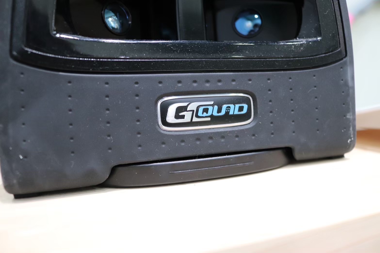 GCQuadのロゴが入った弾道測定機器